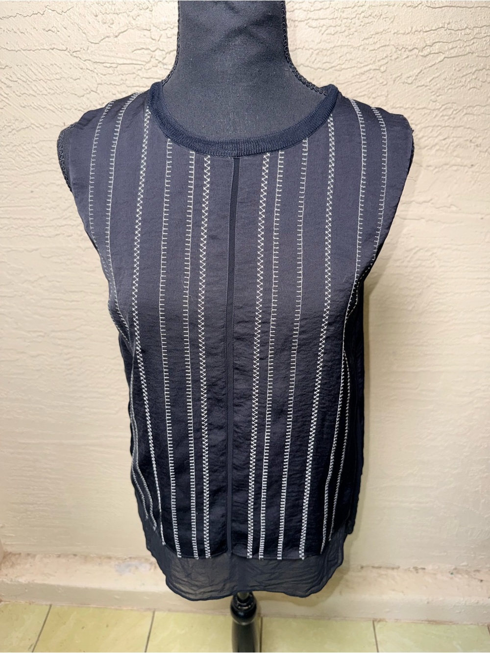 Vince S Black Contrast Ladder Stitch Tank Blouse Quiet Luxury Minimalist - Picture 2 of 8